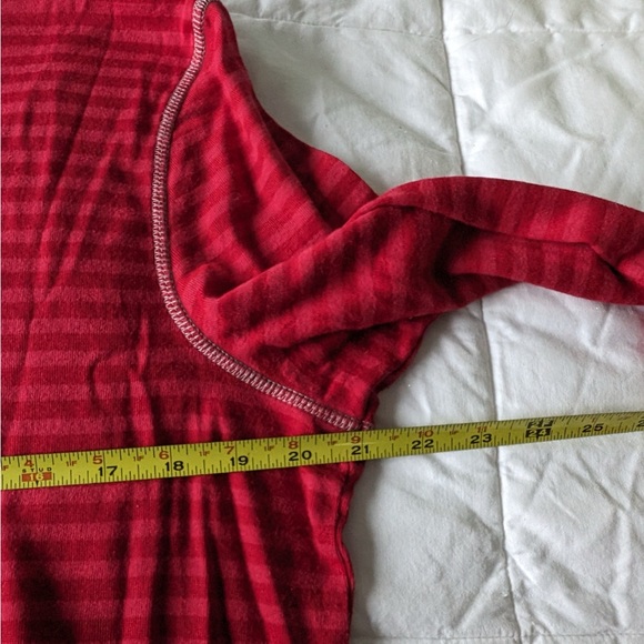 Red L/S Holiday Tee Snowflakes  XL - Picture 6 of 10